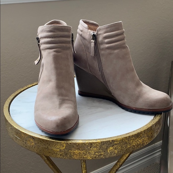 biala Shoes - Biala Tan wedge size 8